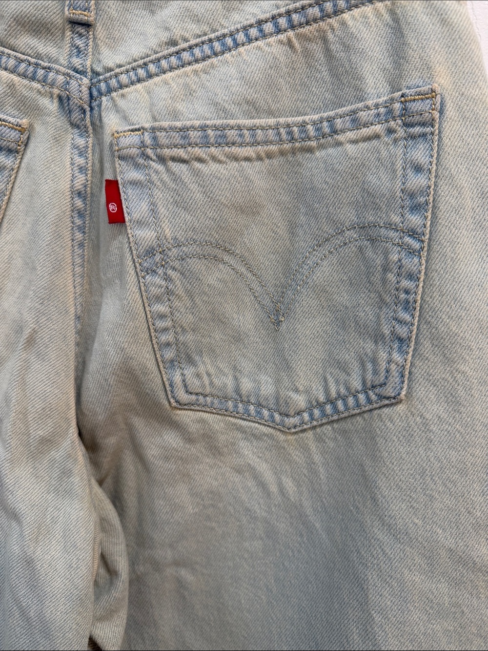 NWT Levi's Cinch Baggy Wide-Leg Jeans in Washed Light Blue Size 26x31 - Picture 7 of 9
